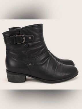 Classic Black Leather Women's Ankle Boots - Zip Closure